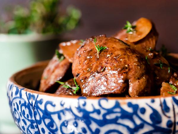 Chicken Livers with caramelized onions and theme