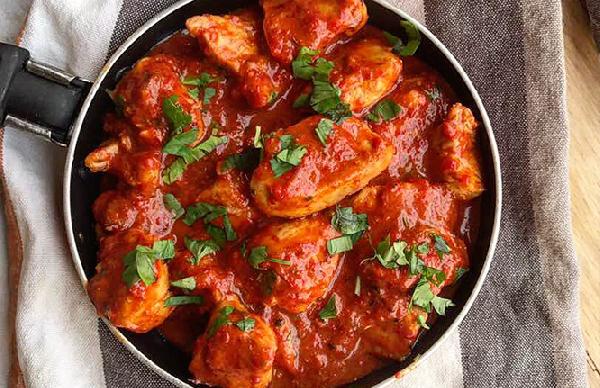 CHICKEN WITH ROASTED PEPPER SAUCE