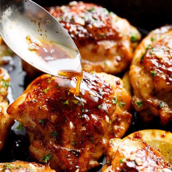 دجاج بصوص الزبدة مع العسل والثوم